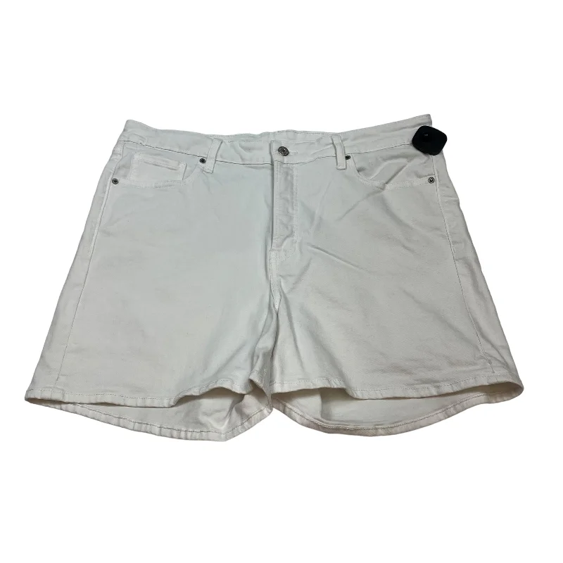 women's cool shortsWhite Shorts Old Navy, Size 18