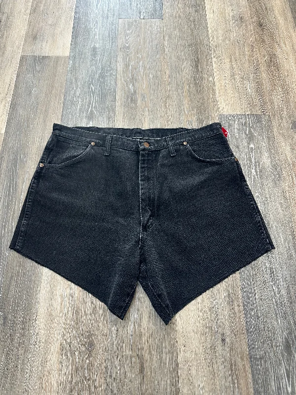 women's sophisticated shortsBlack Denim Shorts Wrangler, Size 20