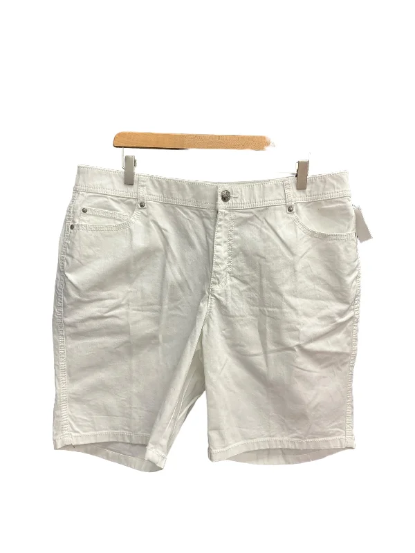 women's sophisticated shortsWhite Shorts Cj Banks, Size 18