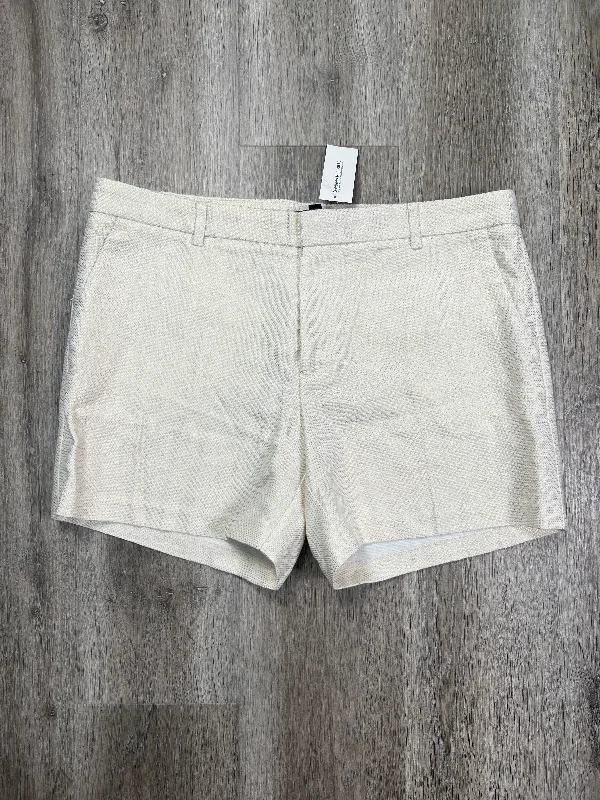 women's fair-trade shortsCream Shorts Banana Republic, Size L