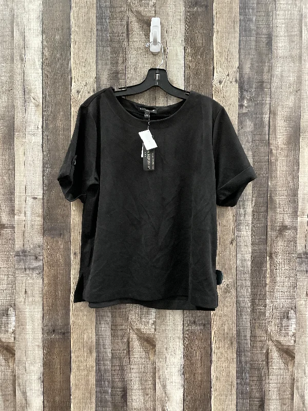 women's tops for those who want to add a touch of sophistication to their casual attireTop Short Sleeve By Banana Republic In Black, Size: L