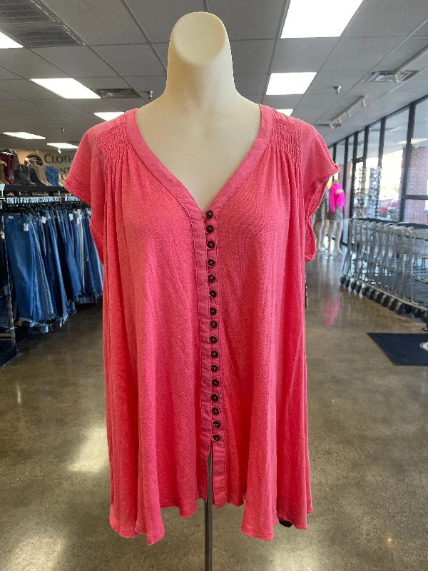 women's tops for those who want to create outfits that are both trendy and timelessTop Short Sleeve By Free People In Pink, Size: Xs