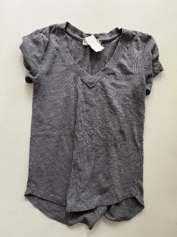 chic women's tops for everyday wearTop Short Sleeve By Loft In Grey, Size: Xs